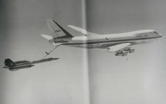 Boeing 747 refueling SR-71